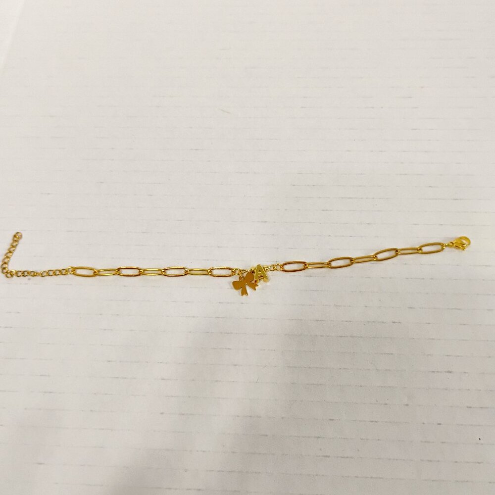 ✨ Delicate Gold Tone Adjustable Bracelet – Letter “A” & Bow Accent – New ✨
